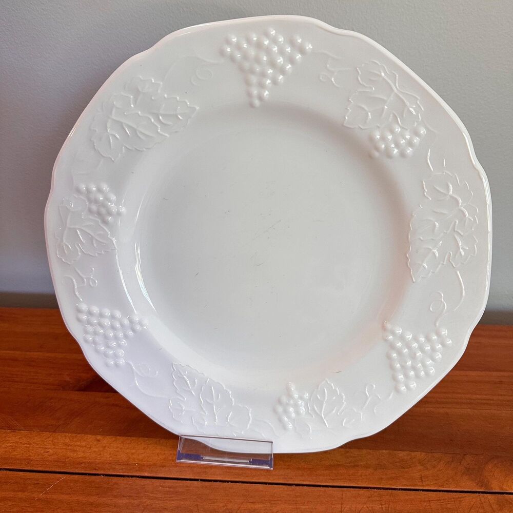 Vtg Indiana Colony Harvest Grape Milk Glass 5 Pc Set Plate Cup Saucer Cream Suga - Picture 2 of 11